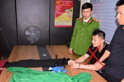 Bắt giữ đối tượng người nước ngoài đập hàng loạt kính ô tô để trộm cắp tài sản