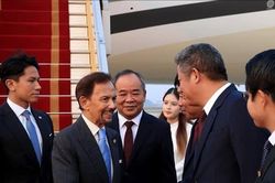 Quốc vương Brunei bắt đầu chuyến thăm cấp Nhà nước tới Việt Nam