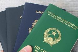 Thôi quốc tịch Việt Nam, hộ chiếu còn dùng được không?