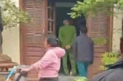 Phong tỏa ngôi nhà có hai người đàn ông chết trong tư thế quỳ ở Hà Nội