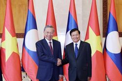 Việt Nam - Lào: Mối quan hệ có một không hai, núi sông liền một dải