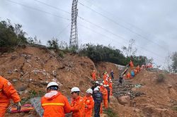 Đảm bảo vận hành an toàn, ổn định hệ thống truyền tải điện trước mưa lũ miền Trung, Tây Nguyên thời gian qua