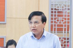 Phó Chủ tịch HĐND tỉnh Nguyễn Như Khôi đề nghị sớm khắc phục tình trạng ô tô đỗ tràn lòng, lề đường