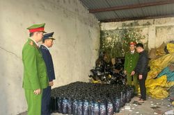 Bắt quả tang nam thanh niên gom số lượng lớn khí cười để... 'khởi nghiệp'