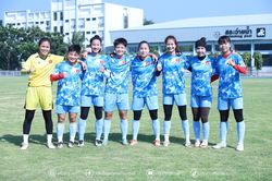 Cách tuyển nữ Việt Nam chống nắng gắt ở Thái Lan