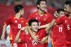 U22 Việt Nam tập sân phụ, HLV Kim trấn an trước SEA Games 33