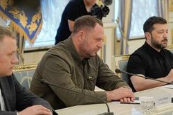 Trợ lý hàng đầu của Tổng thống Ukraine từ chức: Khi 'cánh tay phải' trở thành gánh nặng