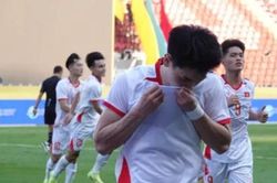 U22 Việt Nam 2-1 U22 Lào: Đình Bắc là 'của hiếm'