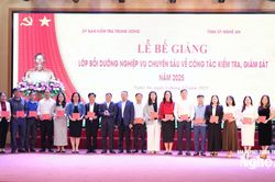 Bế giảng lớp bồi dưỡng nghiệp vụ chuyên sâu về công tác kiểm tra, giám sát tại Nghệ An