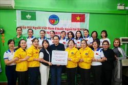 Truyền 'ngọn lửa ấm áp' cho đồng bào vùng lũ ở các tỉnh miền Trung và Tây Nguyên