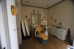 Tấm ảnh tiết lộ căn phòng rợn người từ hòn đảo của tội phạm ấu dâm Epstein