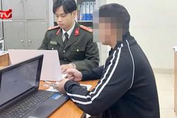 Giả danh shipper và vận chuyển hàng cấm để khống chế nam sinh tự giam mình trong khách sạn...