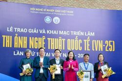 Nhiếp ảnh thế giới hội tụ tại Việt Nam qua Triển lãm Ảnh Nghệ thuật Quốc tế 2025