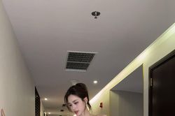 Hoa hậu Đỗ Hà: Cách xử lý tinh tế với váy ngắn gây chú ý