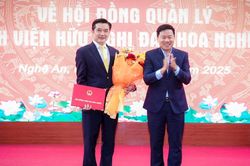 Bệnh viện Hữu nghị Đa khoa Nghệ An vinh danh Tiến sĩ, Bác sĩ Quế Anh Trâm đạt chức danh Phó Giáo sư