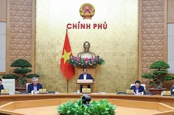 Thủ tướng: Bảo đảm 'mọi người đều có nhà, mọi gia đình đều có Tết, không để ai bị bỏ lại phía sau'