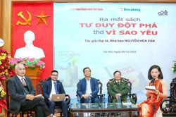 Ra mắt sách 'Tư duy đột phá' và tập thơ 'Vì sao yêu'