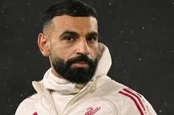 Salah đẩy Liverpool vào thế chọn: giữ Slot hay rời đi