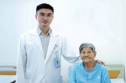 Thực hiện thành công kỹ thuật cao điều trị chấn thương nặng cho cụ bà 83 tuổi