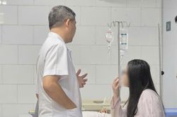 Không kiểm soát được cơ thể sau 3 năm lạm dụng bóng cười