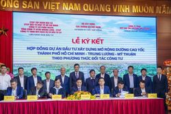 Ký hợp đồng dự án mở rộng cao tốc TP. HCM - Trung Lương - Mỹ Thuận