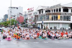 Phát triển phong trào tập luyện yoga