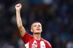 Man Utd nhắm 'món hời' 25 triệu bảng Christos Mouzakitis