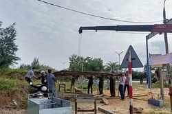 Quảng Phú tổ chức hỗ trợ tháo dỡ các lều quán dựng trái phép