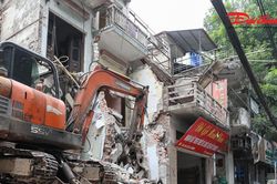 Hà Nội đẩy nhanh tiến độ phá dỡ, tạo mặt bằng thi công tuyến đường 'đắt nhất hành tinh'