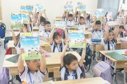 TP.HCM hỗ trợ học sinh mồ côi tiền ăn bán trú 40.000 đồng/ngày