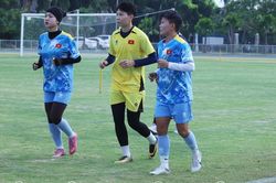 Gạt đi nỗi buồn, đội tuyển nữ Việt Nam xốc tinh thần quyết đấu Myanmar