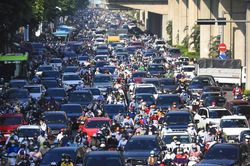 Hà Nội sẽ làm gì để người dân hết mệt mỏi vì kẹt xe, ùn tắc?