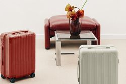 RIMOWA ra mắt hai sắc màu mang hơi thở thiên nhiên cho bộ sưu tập Essential