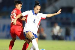 ĐT nữ Việt Nam thua 0-1 Philippines, HLV phản ứng trọng tài