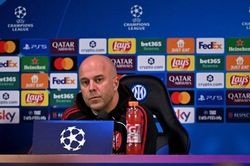 Liverpool ủng hộ Slot, Salah bị gạch tên trận Inter