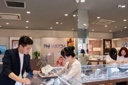 Giá vàng chiều nay 9/12/2025: Giá vàng nhẫn SJC ACB PNJ thế giới cập nhật mới nhất