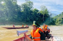 Luật Biên phòng vào bản, đường biên vững, bản làng yên
