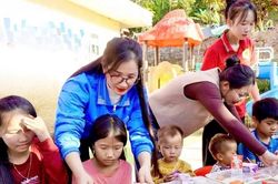 Đẩy mạnh cải cách giáo dục cho vùng dân tộc thiểu số: 'Ươm mầm' tri thức vùng cao