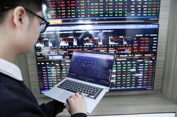 Chứng khoán ngày 9/12: Áp lực bán gia tăng, VN-Index ngắt mạch tăng