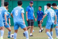 Tin nóng bóng đá Việt Nam hôm nay 10/12: U22 Việt Nam lên kế hoạch đánh bại U22 Malaysia; Tuyển nữ Việt Nam mất 5 tiếng đi tập tại SEA Games 33
