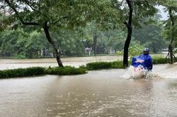 Dự báo thời tiết 10/12: Vùng biển từ Nam Quảng Trị đến Cà Mau có mưa rào và dông