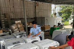 Phát hiện kho đồ điện cũ 'khủng' chứa hàng cấm nhập khẩu ở TP HCM