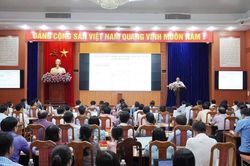 Xây dựng chính sách hỗ trợ đào tạo, bồi dưỡng cán bộ, công chức, viên chức:Khuyến khích cán bộ tự đào tạo, nâng cao trình độ