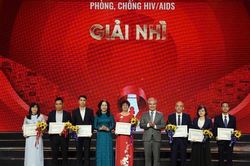 Giải Báo chí toàn quốc về phòng, chống HIV/AIDS: Tôn vinh những đóng góp thầm lặng, tiếp sức cho mục tiêu chấm dứt dịch vào năm 2030
