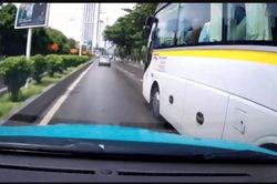 Xử phạt tài xế xe khách vượt ẩu trên đường