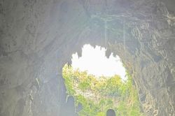 Tour thám hiểm hang Sơn Đoòng kín chỗ tới năm 2027
