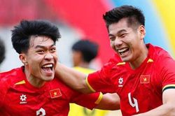 Bóng đá nam và nữ Việt Nam cùng xuất sắc vào bán kết Sea Games 33 với ngôi đầu