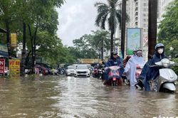Hà Nội nâng cấp ba trạm bơm khẩn cấp để giải quyết ngập úng kéo dài