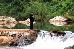 Lũ cuốn trôi đập nước, người dân Piêng Cu thấp thỏm trước vụ xuân tới