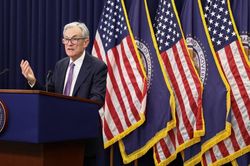 Fed hạ lãi suất nhưng phát tín hiệu cứng rắn về năm 2026